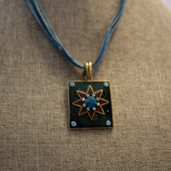 Green Cord Square Pendant - Picture 2 of 3